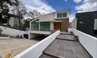 HERMOSA RESIDENCIA EN CONDADO DE SAYAVEDRA