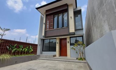 Rumah Chic Modern Stylish di Sleman dekat Hotel Hyatt Palagan