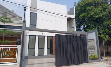 Rumah Luas Elegan Modern di Sleman 5 menit dari Kampus UII