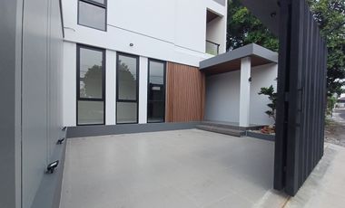 Rumah Luas Elegan Modern di Sleman 5 menit dari Kampus UII