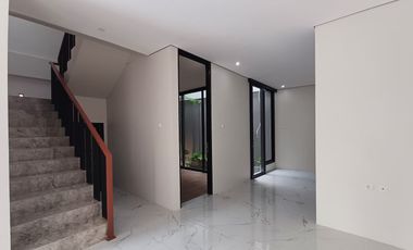 Rumah Luas Elegan Modern di Sleman 5 menit dari Kampus UII