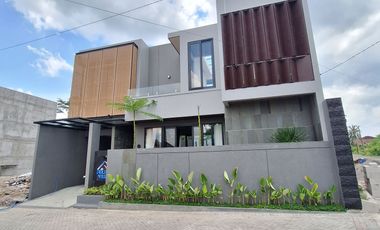 Rumah Villa Dengan Kolam Renang di Sleman 5 menit ke Kampus UII