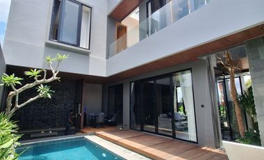 Rumah Villa Dengan Kolam Renang di Sleman 5 menit ke Kampus UII