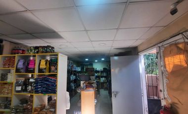 Vende Gran Local Comercial en Buin Centro