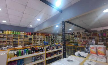 Vende Gran Local Comercial en Buin Centro