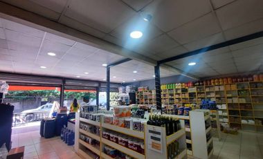 Vende Gran Local Comercial en Buin Centro