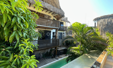 Se Vende Casa con Estilo Artístico en Punta Zicatela