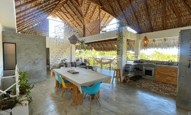 Se Vende Casa con Estilo Artístico en Punta Zicatela