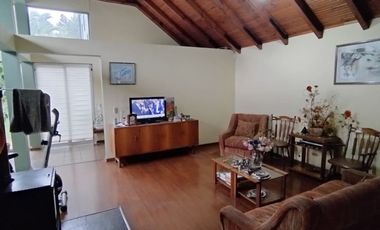Se arrienda excelente casa para uso comercial