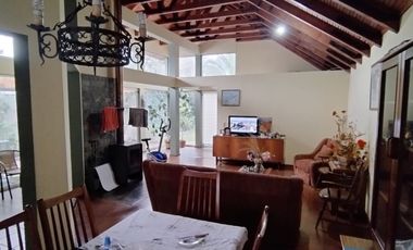 Se arrienda excelente casa para uso comercial