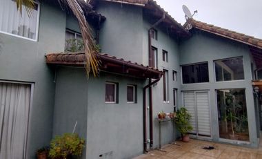 Se arrienda excelente casa para uso comercial