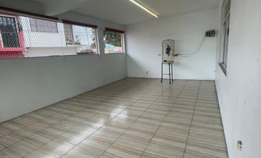 Amplia Casa en esquina 4 recámaras excelente ubicación en Naolinco