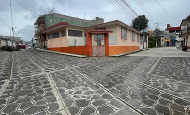 Amplia Casa en esquina 4 recámaras excelente ubicación en Naolinco
