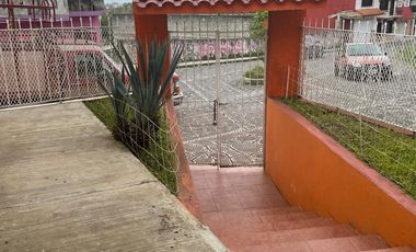 Amplia Casa en esquina 4 recámaras excelente ubicación en Naolinco