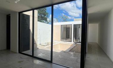 Casa en Venta en Mérida Temozón de una Planta con 2 recamaras, alberca privada