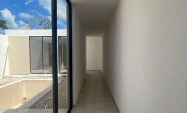 Casa en Venta en Mérida Temozón de una Planta con 2 recamaras, alberca privada