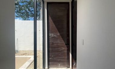 Casa en Venta en Mérida Temozón de una Planta con 2 recamaras, alberca privada