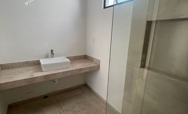 Casa en Venta en Mérida Temozón de una Planta con 2 recamaras, alberca privada