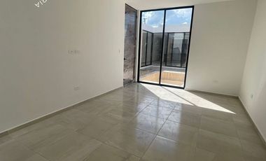 Casa en Venta en Mérida Temozón de una Planta con 2 recamaras, alberca privada