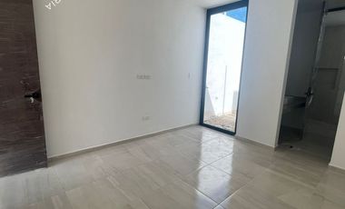Casa en Venta en Mérida Temozón de una Planta con 2 recamaras, alberca privada