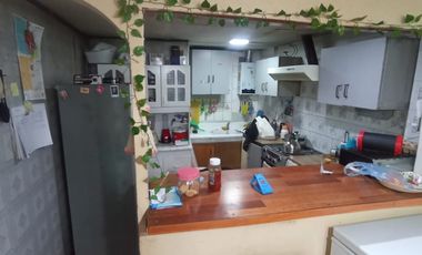 Vendo Casa con 2 Dptos Cerro Navia