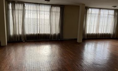 Venta Casa  Rentera sector Jipijapa 3 departamentos