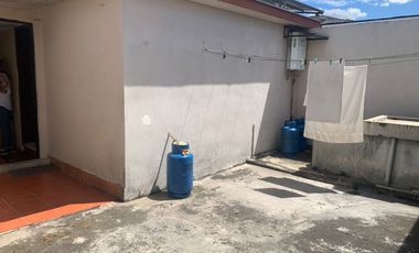 Venta Casa  Rentera sector Jipijapa 3 departamentos