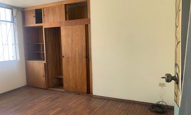 Venta Casa  Rentera sector Jipijapa 3 departamentos