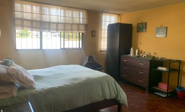 Venta Casa  Rentera sector Jipijapa 3 departamentos