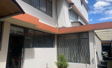 Venta Casa  Rentera sector Jipijapa 3 departamentos