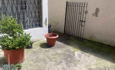 Venta Casa  Rentera sector Jipijapa 3 departamentos