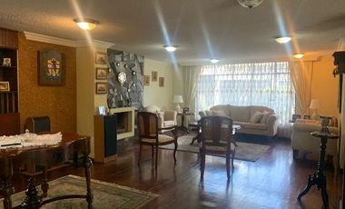 Venta Casa  Rentera sector Jipijapa 3 departamentos
