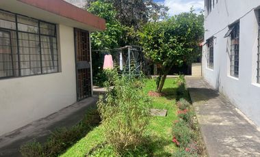 Venta Casa  Rentera sector Jipijapa 3 departamentos