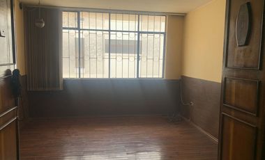 Venta Casa  Rentera sector Jipijapa 3 departamentos
