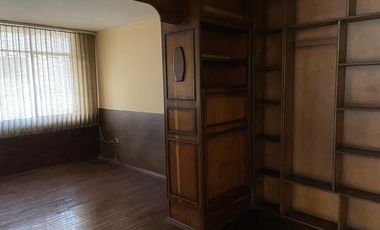 Venta Casa  Rentera sector Jipijapa 3 departamentos