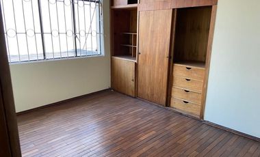 Venta Casa  Rentera sector Jipijapa 3 departamentos