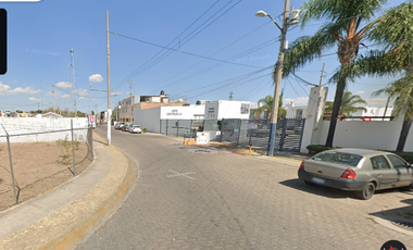 Casa en fraccionamiento ubicada en colonia Jardines de Sta. Margarita, con 3 Habitaciones y 110m2, entre Av. Acueducto y Av. Sta. Margarita.
