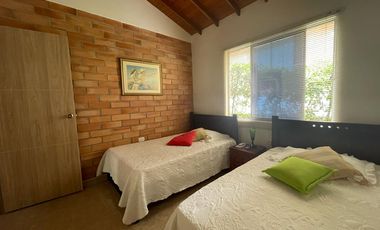 CASA CAMPESTRE DENTRO DE PARCELACION, SAN JERONIMO ANTIOQUIA