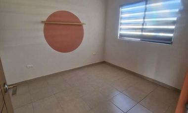 Bonita casa en fraccionamiento  privado de tres recamaras y dos baños.