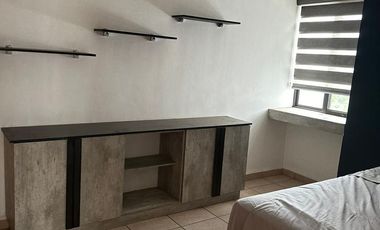 RENTA DE CASA AMUEBLADA EN FRACC. QUINTA LAS VILLAS, IRAPUATO, GTO. AMPLIA. JUNTO A PLAZA CIBELES.