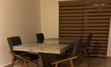 RENTA DE CASA AMUEBLADA EN FRACC. QUINTA LAS VILLAS, IRAPUATO, GTO. AMPLIA. JUNTO A PLAZA CIBELES.