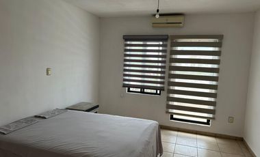 RENTA DE CASA AMUEBLADA EN FRACC. QUINTA LAS VILLAS, IRAPUATO, GTO. AMPLIA. JUNTO A PLAZA CIBELES.