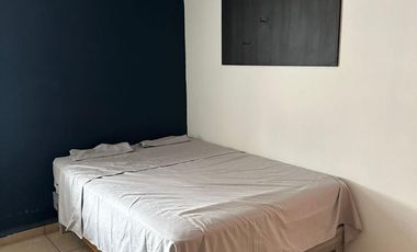 RENTA DE CASA AMUEBLADA EN FRACC. QUINTA LAS VILLAS, IRAPUATO, GTO. AMPLIA. JUNTO A PLAZA CIBELES.