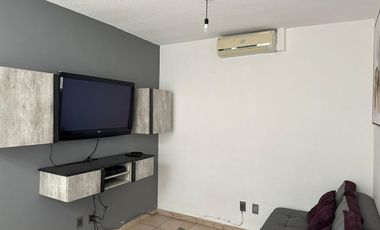 RENTA DE CASA AMUEBLADA EN FRACC. QUINTA LAS VILLAS, IRAPUATO, GTO. AMPLIA. JUNTO A PLAZA CIBELES.