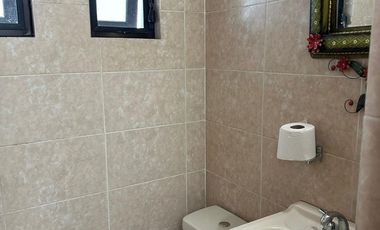 RENTA DE CASA AMUEBLADA EN FRACC. QUINTA LAS VILLAS, IRAPUATO, GTO. AMPLIA. JUNTO A PLAZA CIBELES.