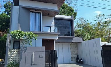 Rumah Full Furnished Elegan Modern di Jl Kapt. Haryadi dekat Sleman City Hall