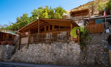En Paihuano, Valle del Elqui, venta de casa con piscina y quincho. Hermosa vista. $69 millones