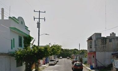 CASA ADJ. CON POSESION INMEDIATA,  CALLE 4  DESARROLLO HABIT. EN LA AV. UNIVERSIDAD, ANTES AV. TAMPICO(FOVISSSTE 6TA ETAPA), CHETUMAL. QUINTANA ROO