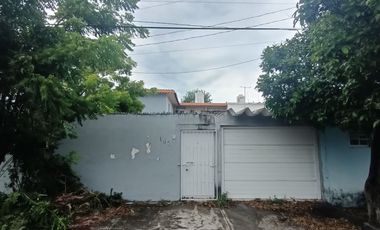 Casa con recámara en planta baja y amplio terreno en Col. Ruíz Cortines. Cerca de Av. Miguel Alemán y el Coyol