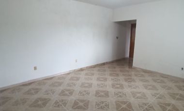 Casa con recámara en planta baja y amplio terreno en Col. Ruíz Cortines. Cerca de Av. Miguel Alemán y el Coyol